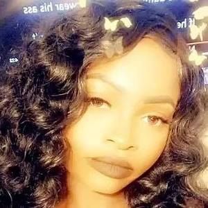 Meet your Posher, Camisha